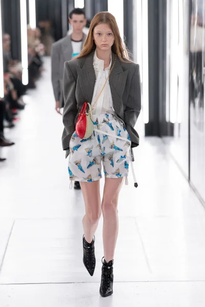 Look 10